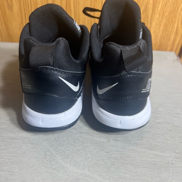 Nike Fly By II Black with White Accents Athletic Shoes main image 6
